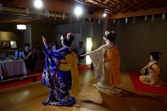 Authentic Maiko Experience＆Kyoto Lunch (Free drink) at Noh Stage - Ozashiki games bring humor to a formal tradition