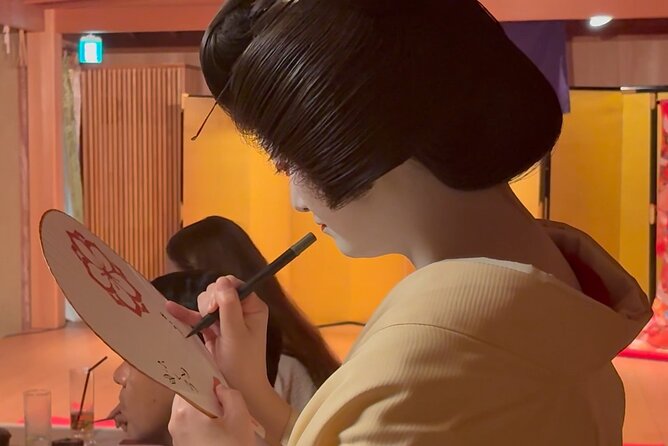 Authentic Maiko Experience＆Kyoto Lunch (Free drink) at Noh Stage - Group size, etiquette, and useful preparation