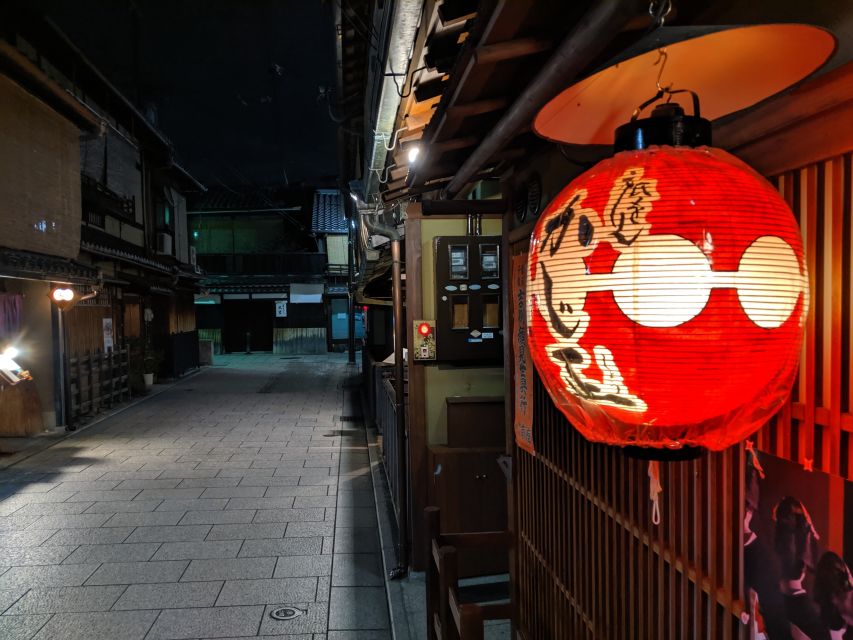 Best of Kyoto: Gion, Geisha, Pagodas & Cobblestones - Hōkan-ji and the lit pagoda