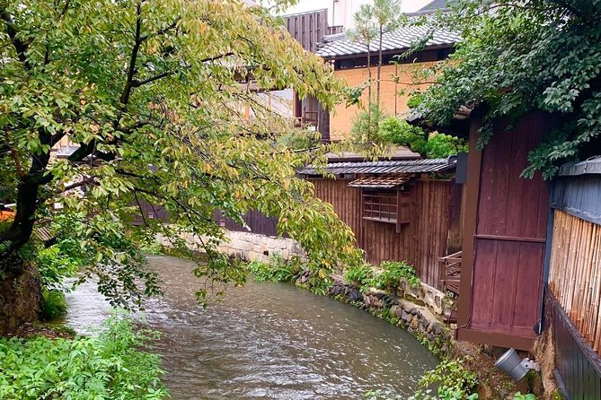 Carefree Private Exploration of Fushimi Inari, Gion, Kiyomizudera, and More - Yasaka Pagoda and the Higashiyama streets