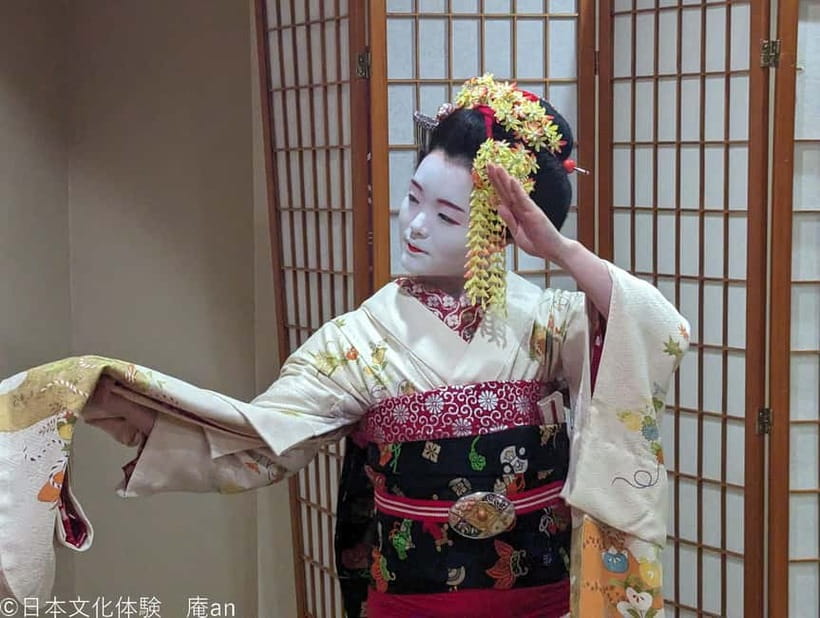 Dance and Game with Maiko - The opening dance performance