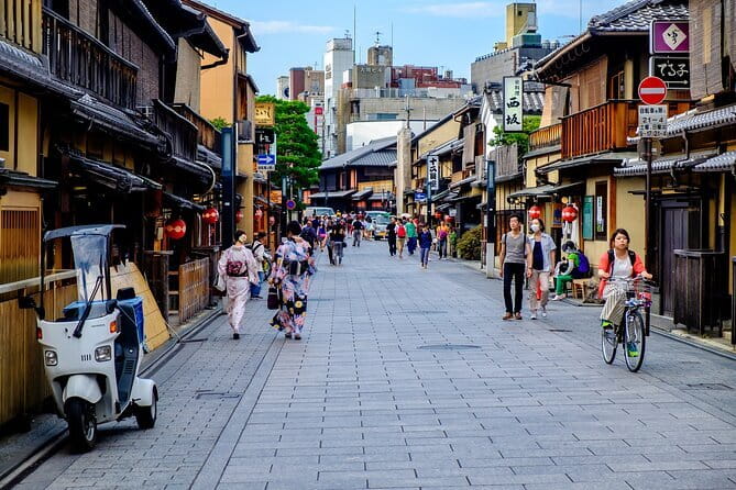 Discover Kyoto by Bike: Authentic Half Day Tour - What your guide adds to the ride