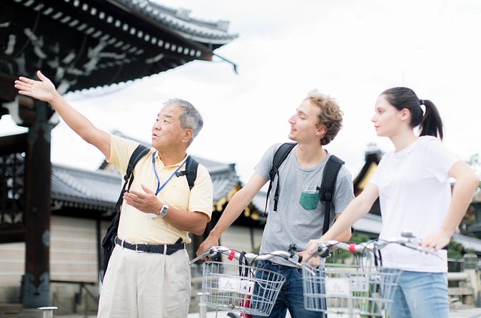 Explore Hidden Alleyway with a Local Expert (Afternoon Tour) - Kashiwayacho and a local pause by the Kamo River