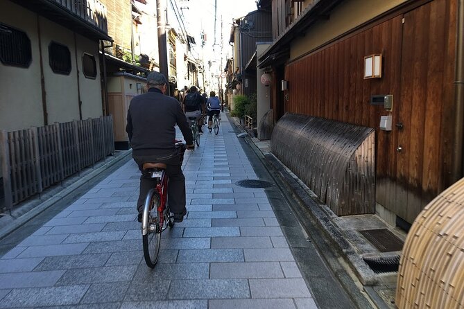 Explore Hidden Alleyway with a Local Expert (Morning tour) - Gion and the careful side of geisha culture