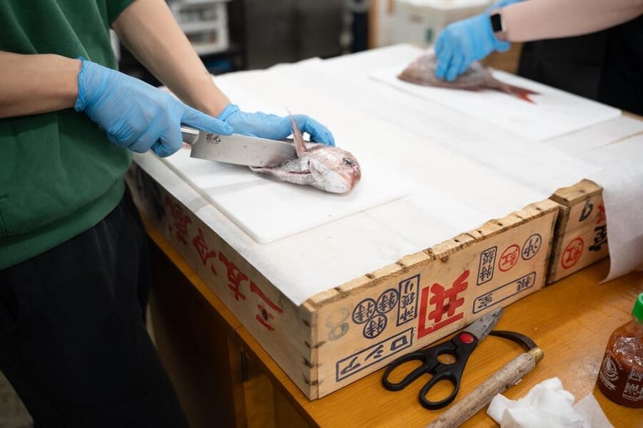 Fish cutting class - Turning the fillet into sashimi and carpaccio