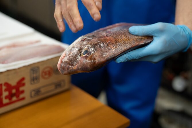 Fish Cutting workshop in Kyoto Japan - How the small group changes the lesson