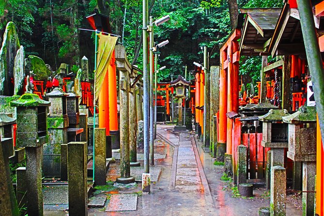Fushimi Inari Shrine: Explore the 1,000 Torii Gates on an audio walking tour - Okusha Shrine and the Heavy-Light Stone