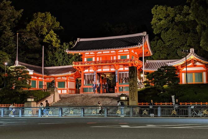 Gion Night Walking Tour - A quiet temple and a short lesson in Zen