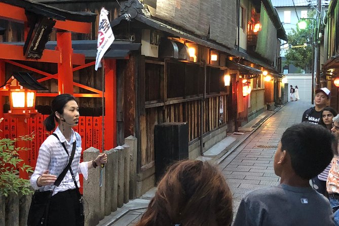 Gion Walking Tour by Night - Geiko, maiko, and the culture behind the costumes