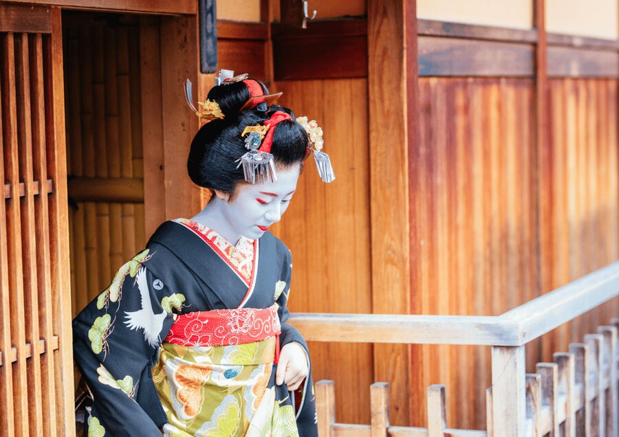Gion Walking Tour, Geisha Show and Japanese Game in Kyoto - One hour through Gion’s quieter lanes