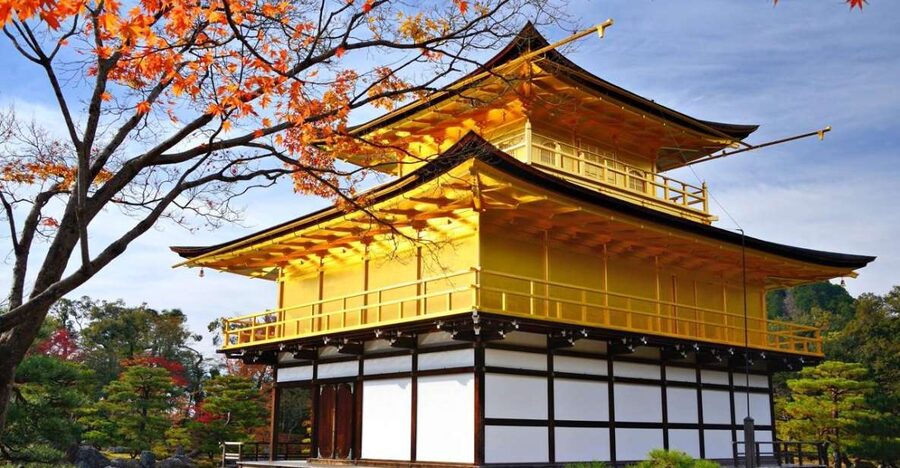 Golden Pavilion, Nijo Castle, & Nishiki Market Half day tour - Meeting Roberto at Kyoto Station