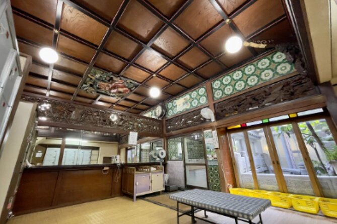 Guide tour of Japanese bathing culture at Funaoka Onsen - Why this Kyoto bathhouse visit feels different