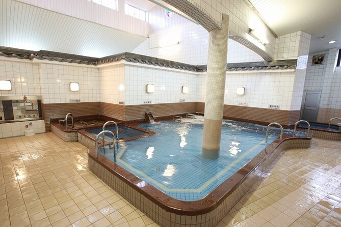 Guide tour of Japanese bathing culture at Funaoka Onsen - Nude bathing, gender separation, and personal comfort