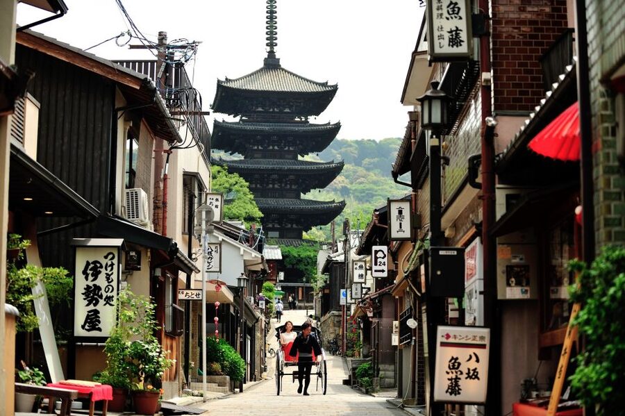 Higashiyama | Kyoto: Sakura Season Private Rickshaw Tour - Key points at a glance
