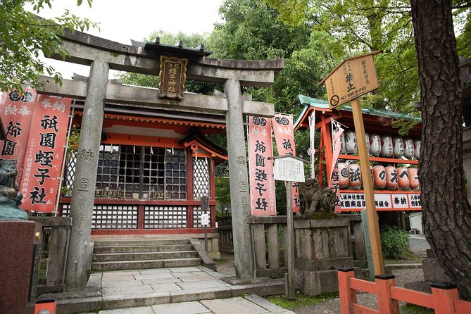 Highlights & Hidden Gems With Locals: Best of Kyoto Private Tour - The local drink and the second Yasaka Shrine stop