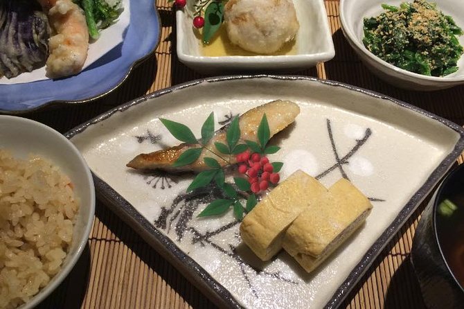 Izakaya Style Cooking Class - Sitting down to eat what you made