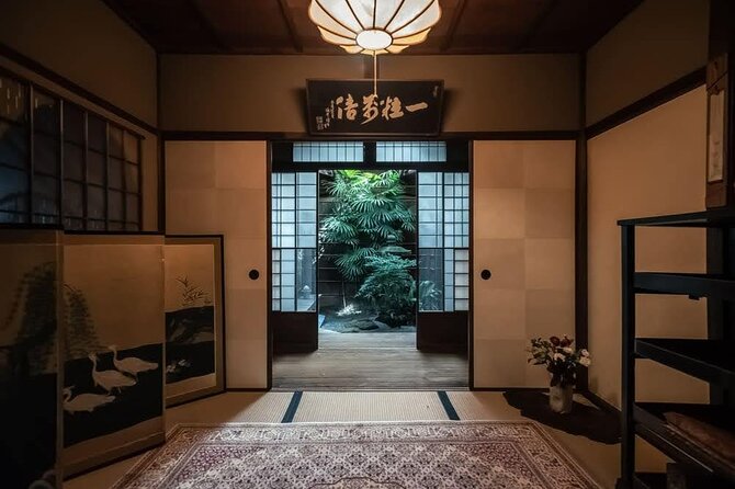 Kimono Tea Ceremony at Kyoto Maikoya, Karasuma Shijo - Entering the tatami room and learning tea etiquette