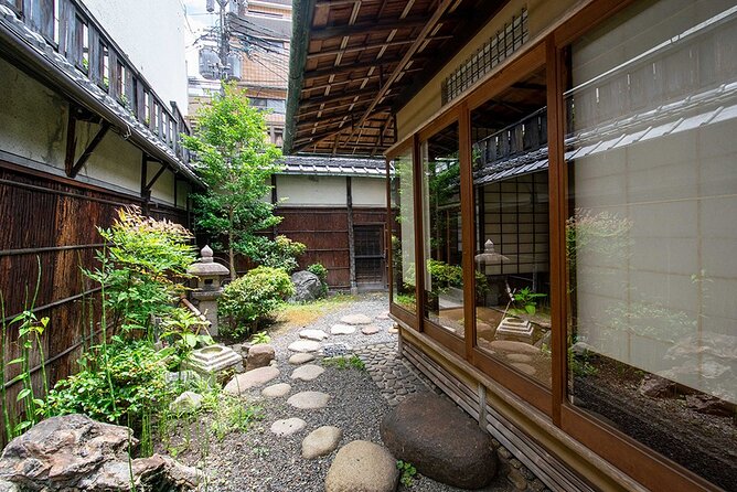 Kimono Tea Ceremony at Kyoto Maikoya, NISHIKI - Sitting on tatami and learning the tea ritual