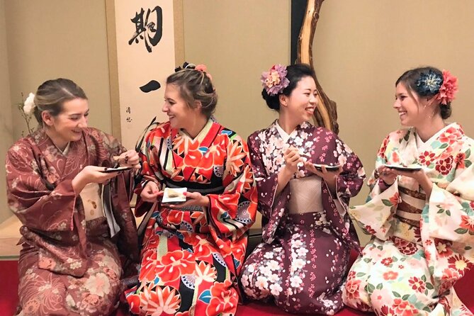 Kimono Tea Ceremony at Kyoto Maikoya, NISHIKI - Making matcha instead of only watching
