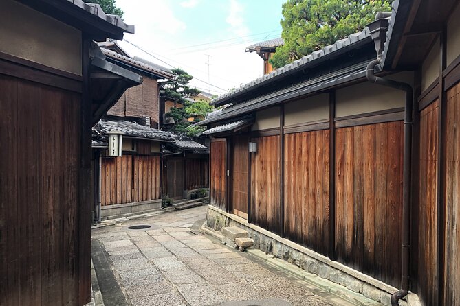 Kiyomizu Temple and Backstreets of Gion, Half Day Group Tour - A Japanese garden and the Yasaka Pagoda area