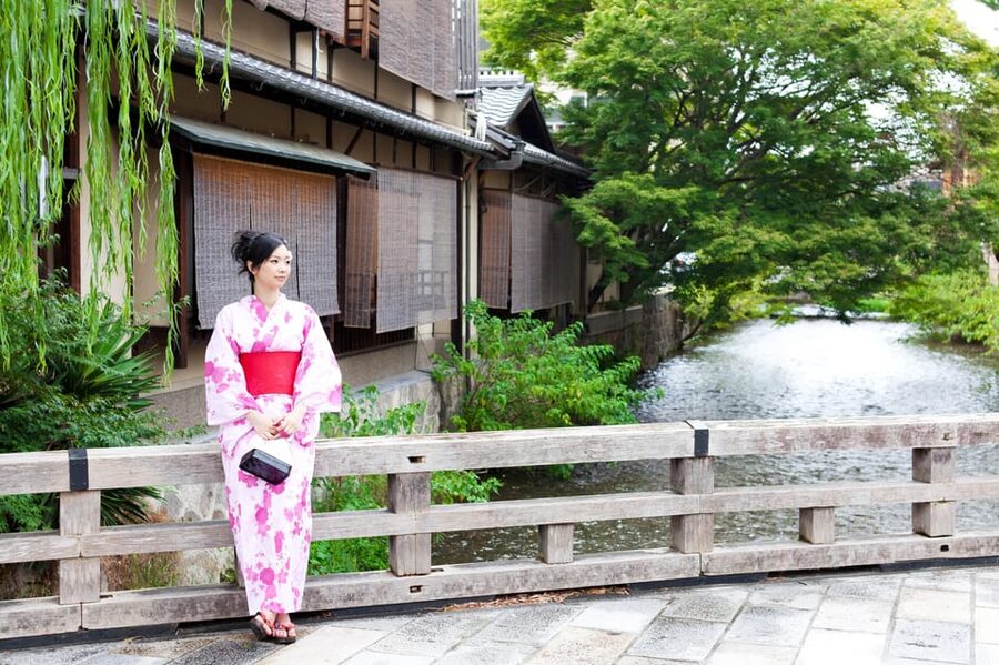 Kyoto: 1 Day:Traditional Japanese Kimono Rental Experience - Walking Gion in traditional dress