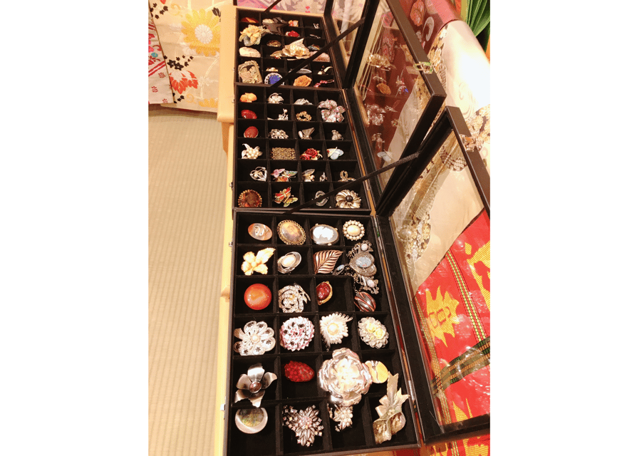 Kyoto: 1 Day:Traditional Japanese Kimono Rental Experience - Choosing your Komon kimono and accessories