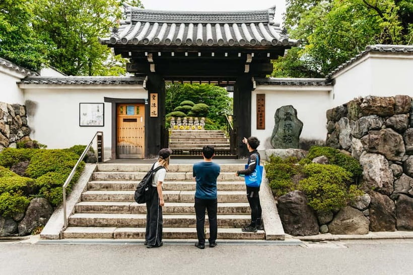 Kyoto: 3-Hour Fushimi Inari Shrine Hidden Hiking Tour - Finishing at the main shrine and local food