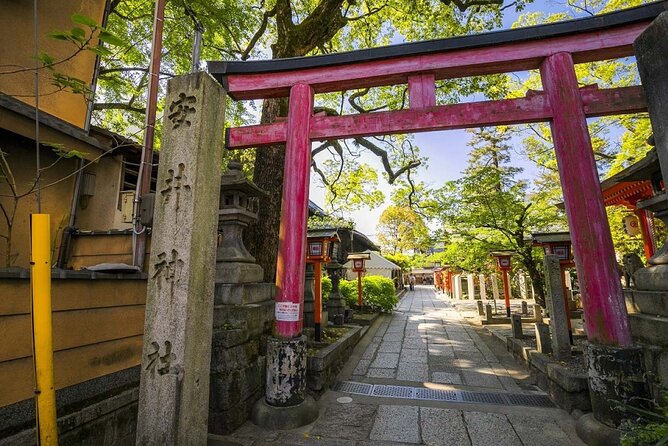Kyoto 5-Star Geisha Night Walk: Small-Group Authentic Experience - Why Gion works better after dark