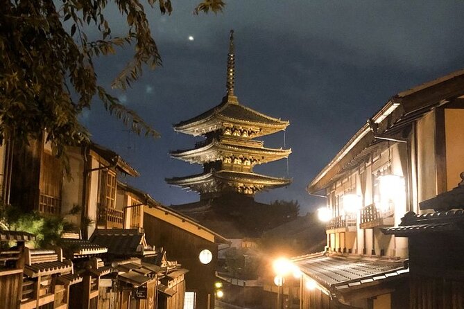 Kyoto 5-Star Geisha Night Walk: Small-Group Authentic Experience - Yasaka Shrine after sunset