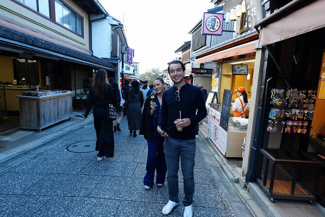 Kyoto 6hr Private Guided Tour & Kimono Experience - Markets, palaces, and city streets