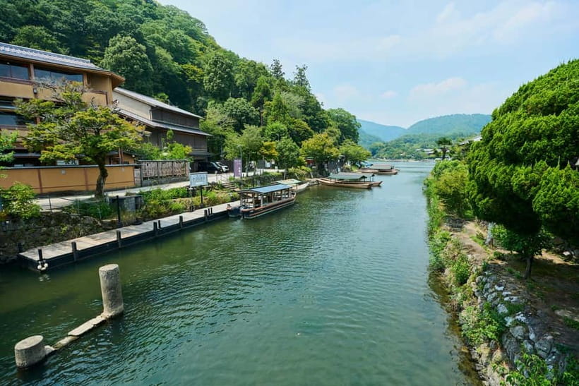 Kyoto: Arashiyama UNESCO Walking Tour with Admission - How the guides shape the experience