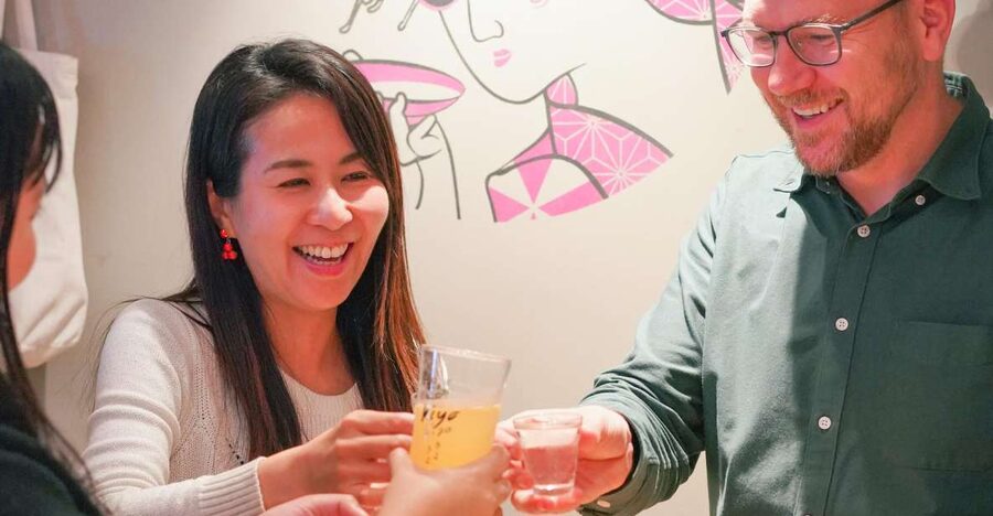 Kyoto : Bar Hopping Tour in Pontocho Alley at Night - The first stop: entering Kyoto’s izakaya culture