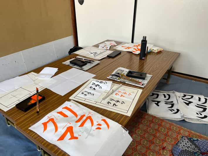 Kyoto: Calligraphy class at Buddhist temple in city center - A 70-minute lesson with a sensible pace