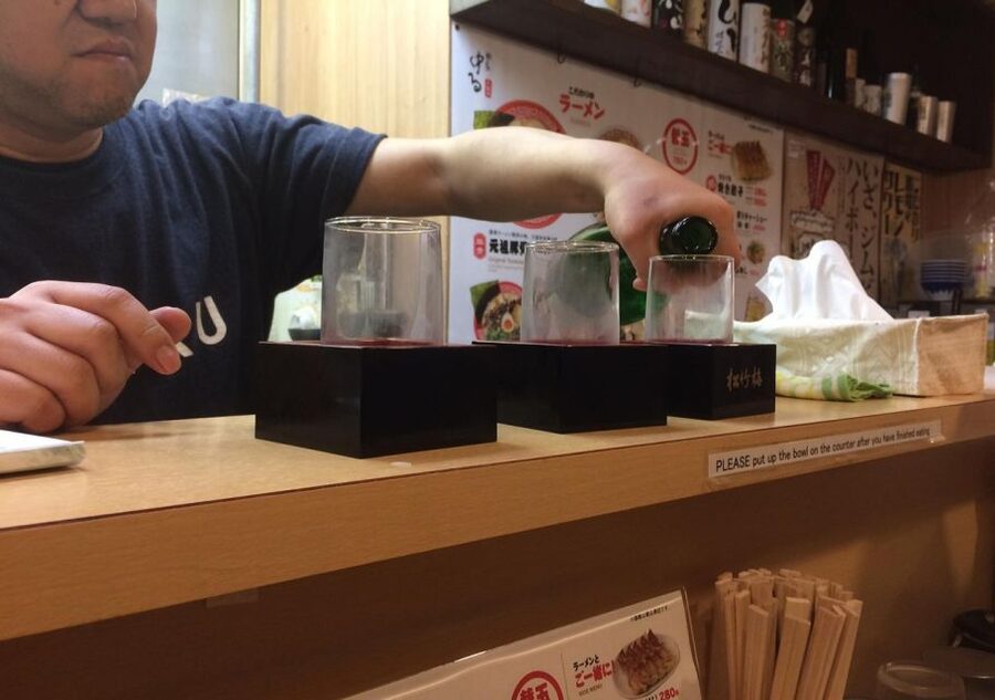 Kyoto: Casual Pontocho Evening Food Tour - Pontocho’s narrow lanes and old wooden façades