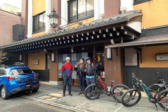 Kyoto E-Bike Tour of Hidden Gems, Backstreets and Temples - Honen-in is the quietest pause