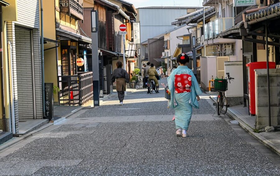 Kyoto: Early Bird E-Bike Tour with Lunch - Who should book this Kyoto e-bike tour?