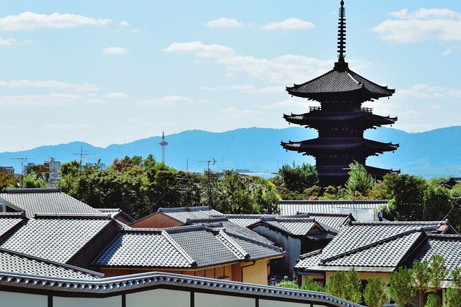 Kyoto East Early Morning Walking Tour - Yasaka Pagoda and the classic Higashiyama view