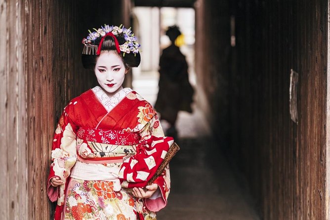 Kyoto Evening Gion Food Tour Including Kaiseki Dinner - Gion Shirakawa and the wooden lanes of Gion