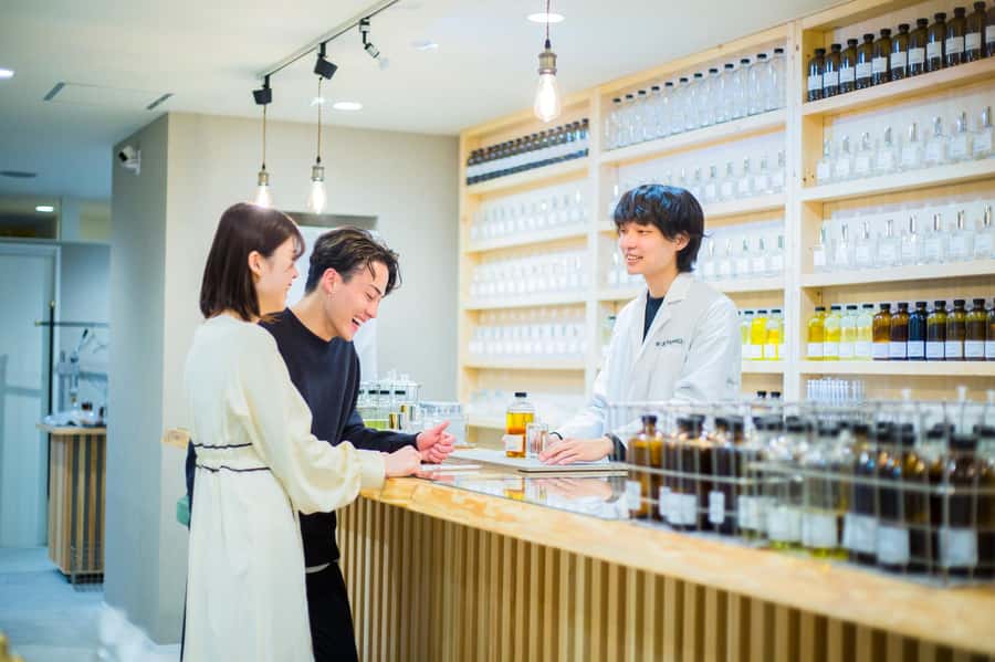 kyoto:Experience creating one-of-a-kind special fragrances - Sampling dozens of scents before choosing