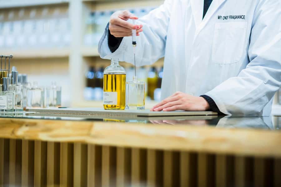 kyoto:Experience creating one-of-a-kind special fragrances - Watching your perfume take shape