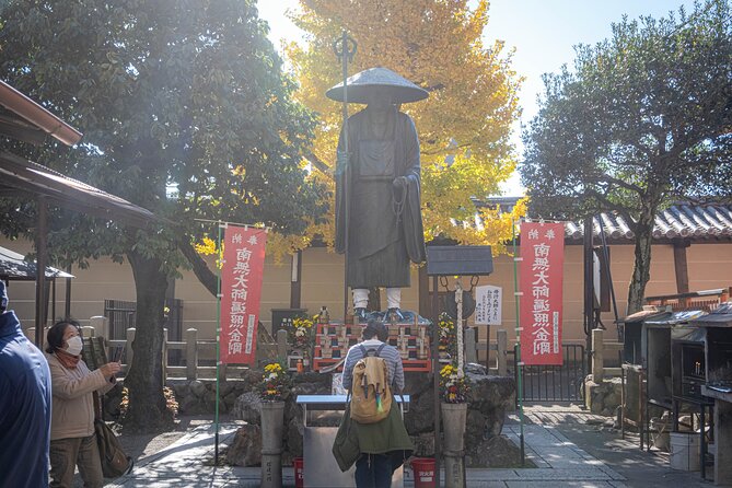 Kyoto Flea Market Cultural Exchange with English Learners - Why the To-ji markets make a good Kyoto outing