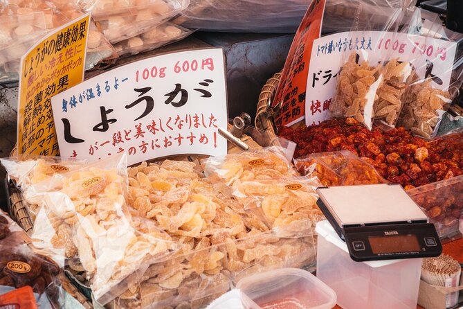 Kyoto Flea Market Cultural Exchange with English Learners - Browsing Kobo-ichi and Kotto-ichi