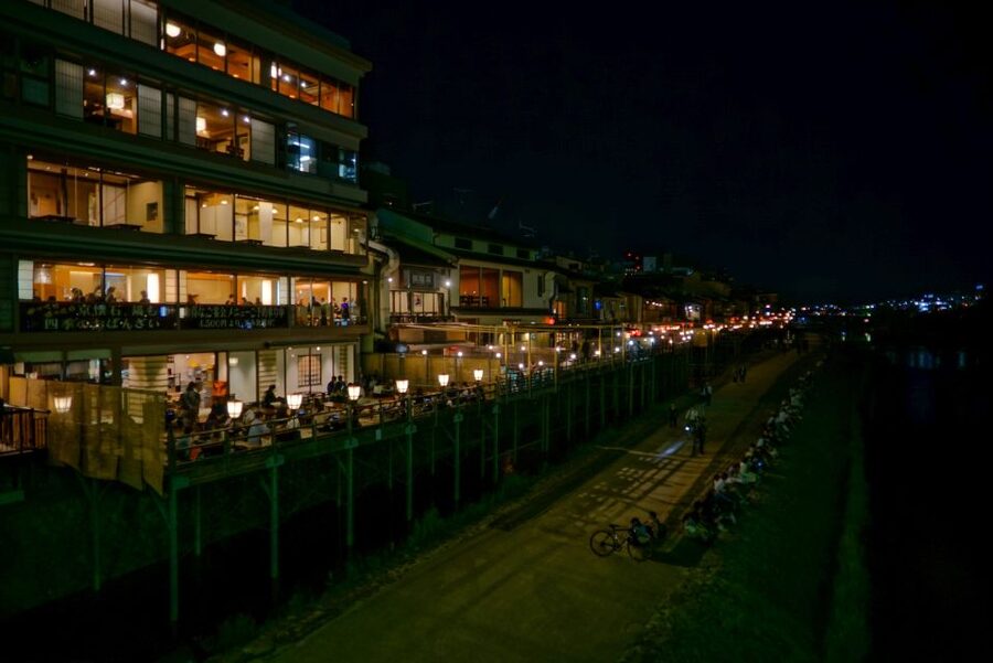 Kyoto: Foodie Night Tour in Gion with 9 dishes + 6 Sake - Dessert in a traditional Pontocho building