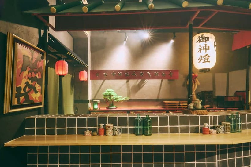 Kyoto: Forge Your Own Ninja Weapon with Japanese Tin Casting - Watching tin melt at 230 degrees Celsius