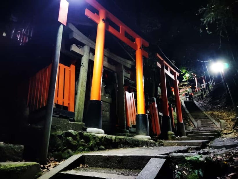 Kyoto: Fushimi Inari Taisha Night Tour with Guide - The forest paths and the climb toward the mountain