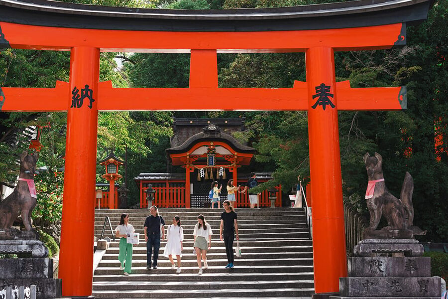 Kyoto: Fushimi Inari Taisha Shrine Walking Tour with Guide - What the guide adds to a familiar sight