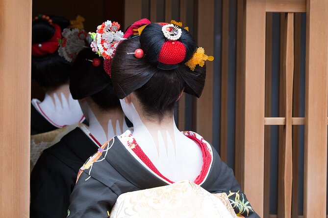 Kyoto Geisha District Walking Tour in Gion - A second look at Gion