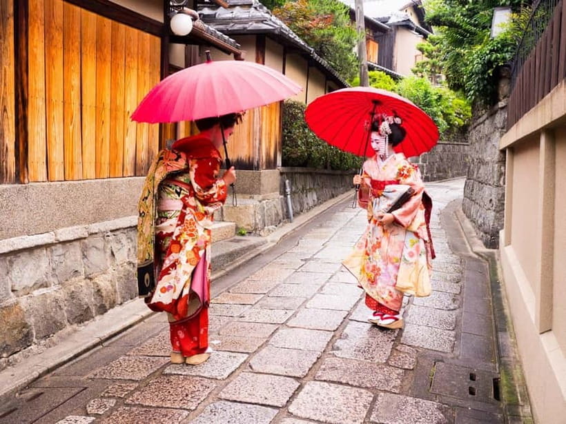 Kyoto Geisha Walking Tour: Gion District & Hidden Gems - Understanding geiko, maiko, and the chance to see them