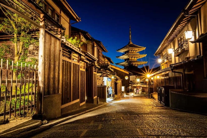 Kyoto Geisha Walking Tour: Gion District & Hidden Gems - Hõkan Ji Pagoda and the best photo pauses
