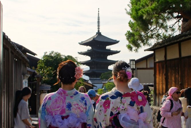 Kyoto: Gion and Geisha District Walking Tour - Maruyama Park and seasonal Kyoto